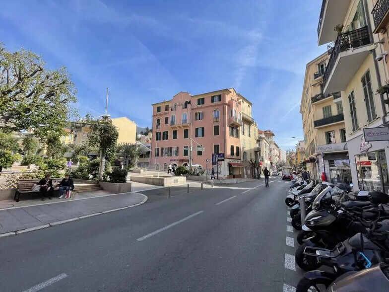 Local commercial dans Menton à louer - Photo de l’immeuble – Image 1 sur 3