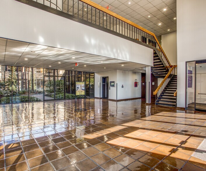 7100 Regency Square Blvd, Houston, TX à louer - Hall d’entrée – Image 2 sur 5