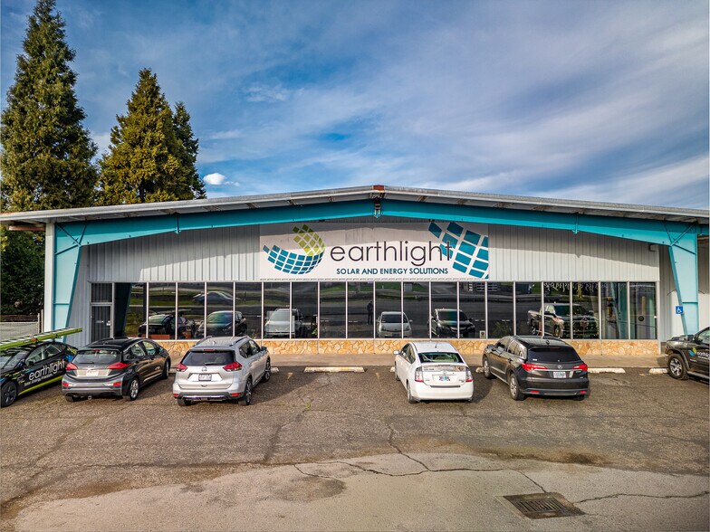 812 MCCLAINE ST/ UNIT 2, Silverton, OR à vendre - Photo de l’immeuble – Image 3 sur 14