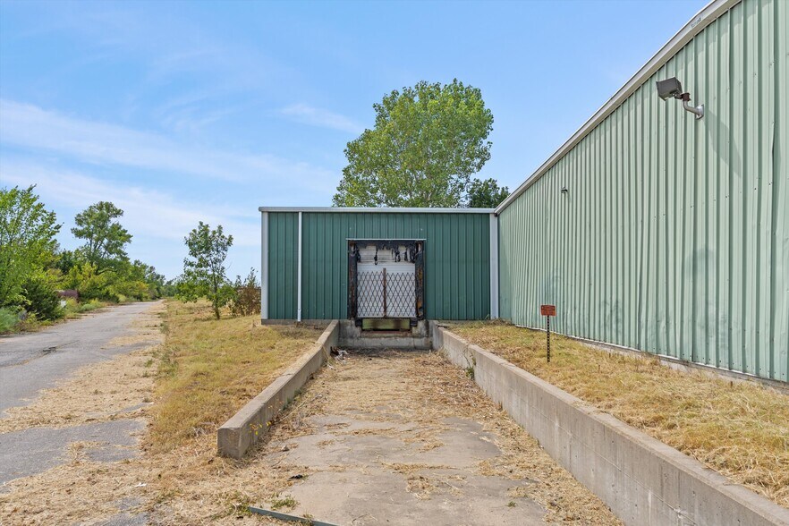 107 A St., Caney, KS à louer - Photo de l’immeuble – Image 3 sur 8