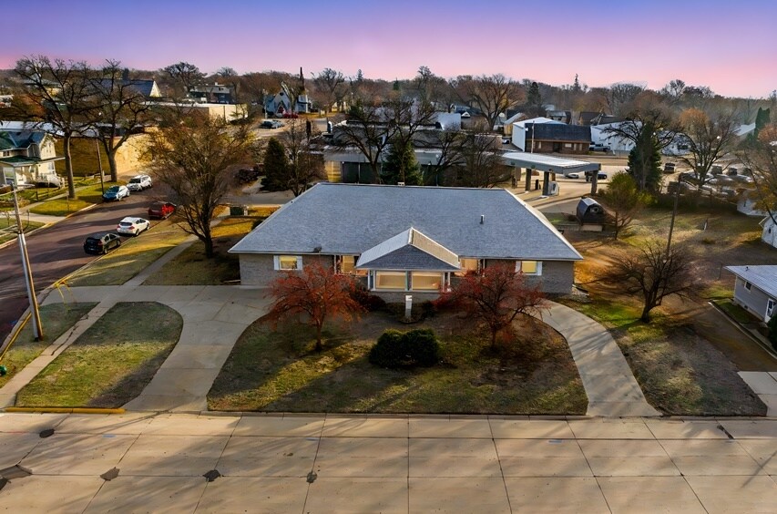 311 S Nicollet St, Blue Earth, MN à vendre Photo principale– Image 1 sur 60