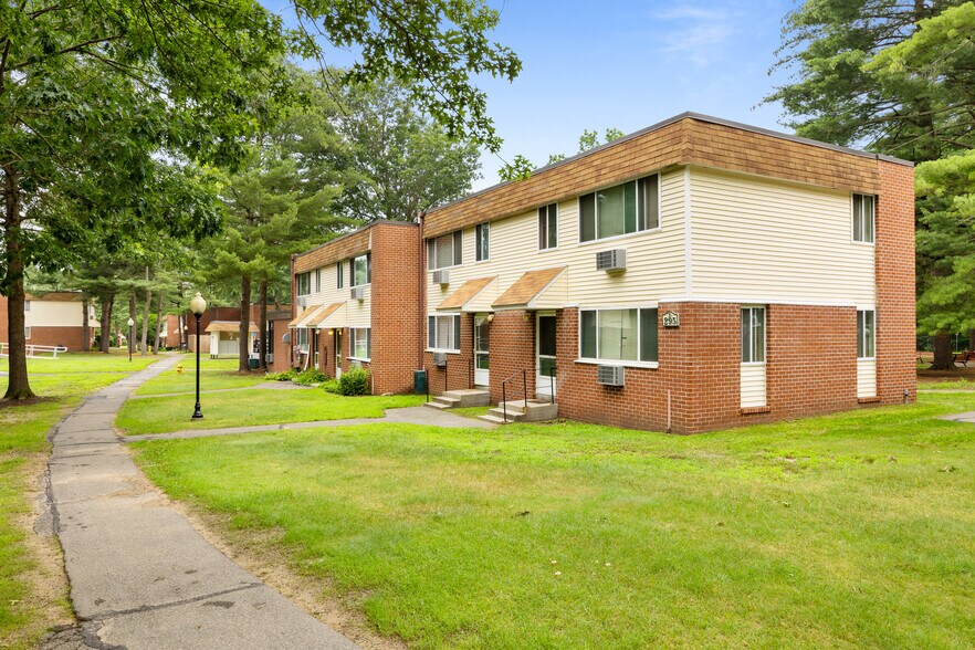 193-321 Fernbank Rd, Springfield, MA à vendre - Photo de l’immeuble – Image 2 sur 26