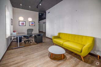 1605 E Plaza Dr, Tallahassee, FL à louer Photo intérieure– Image 2 sur 13