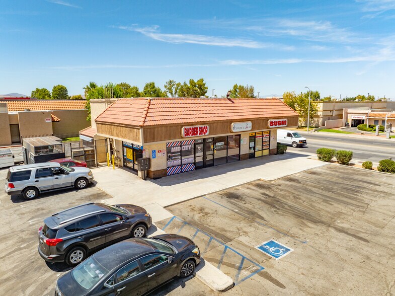 1852-1870 E Palmdale Blvd, Palmdale, CA à louer - Photo de l’immeuble – Image 3 sur 6