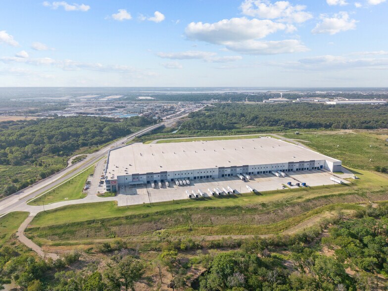 2003 MacArthur Blvd, Grand Prairie, TX à louer - Photo de l’immeuble – Image 3 sur 7