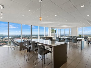200 Spectrum Center Dr, Irvine, CA à louer Photo intérieure– Image 1 sur 8