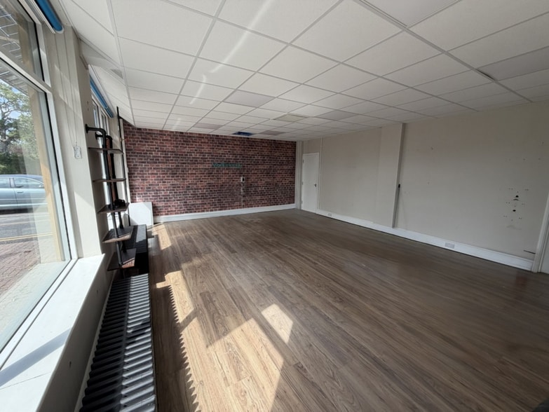93 Mytchett Rd, Camberley à louer - Photo intérieure – Image 2 sur 5