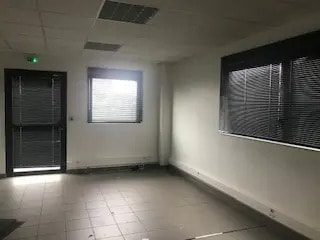Local d’activités dans Chasse-sur-Rhône à louer - Photo intérieure – Image 2 sur 7