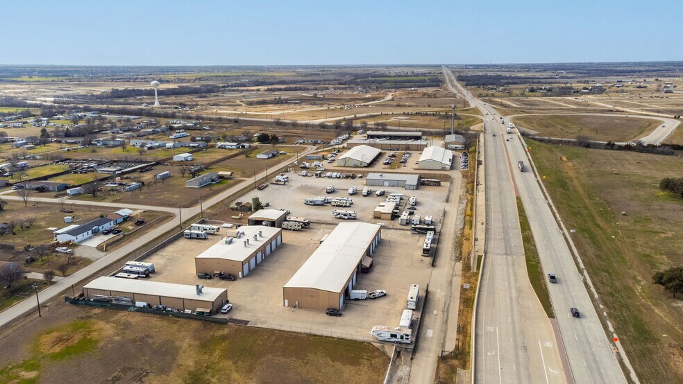 11525 US-380, Krum, TX à louer - Photo de l’immeuble – Image 3 sur 9