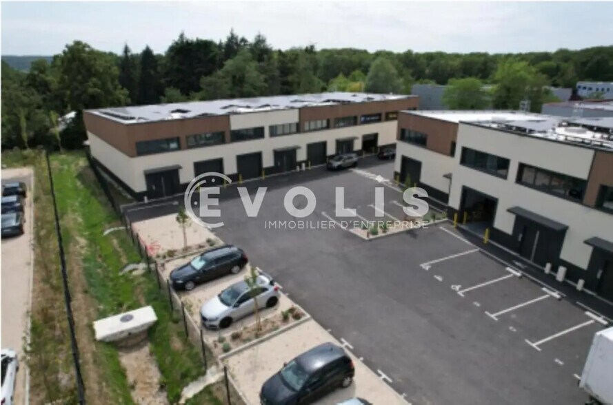 Local d’activités dans Marcoussis à louer - Photo de l’immeuble – Image 1 sur 7