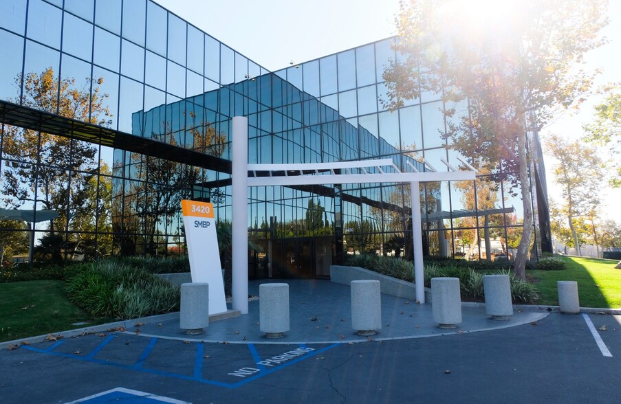 3420 Ocean Park Blvd, Santa Monica, CA à louer - Photo de l’immeuble – Image 2 sur 11