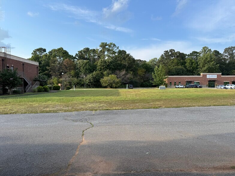 11299 Hwy 92, Woodstock, GA à vendre - Photo de l’immeuble – Image 2 sur 13