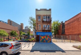 2114 Mermaid Ave, Brooklyn, NY à vendre Photo intérieure– Image 1 sur 2