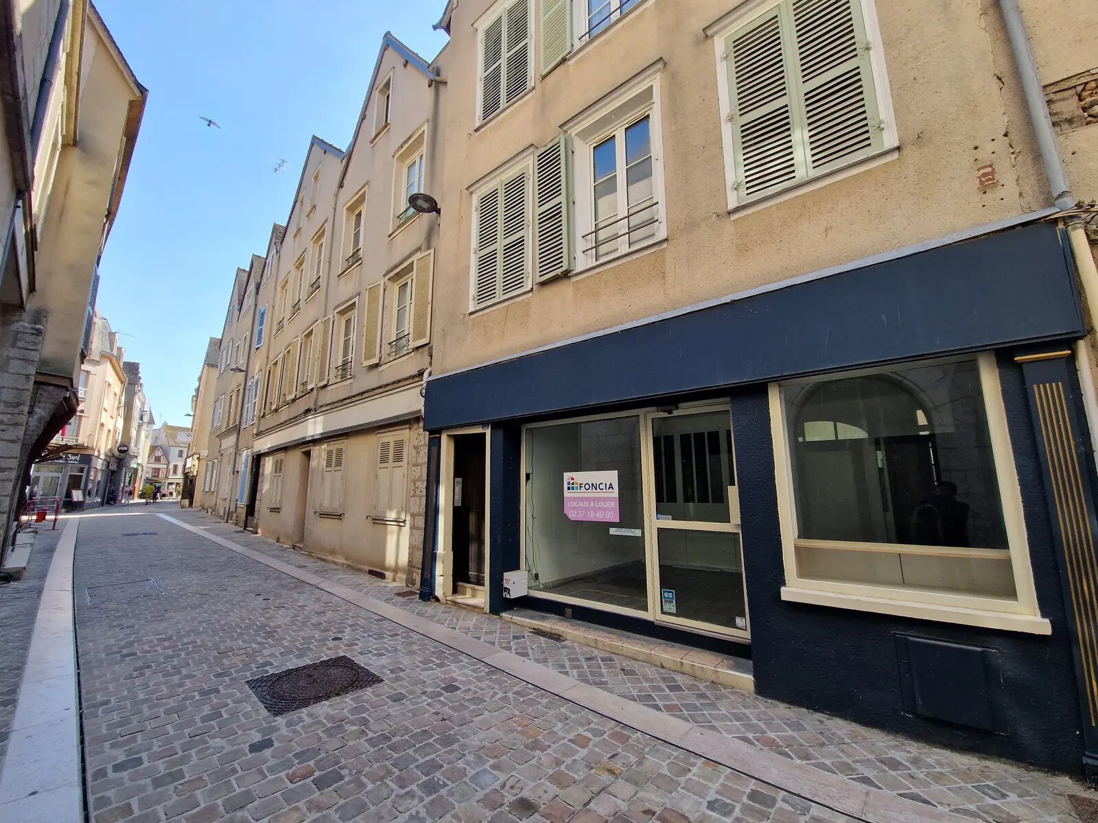 Local commercial dans Chartres à louer Photo de l’immeuble– Image 1 sur 7