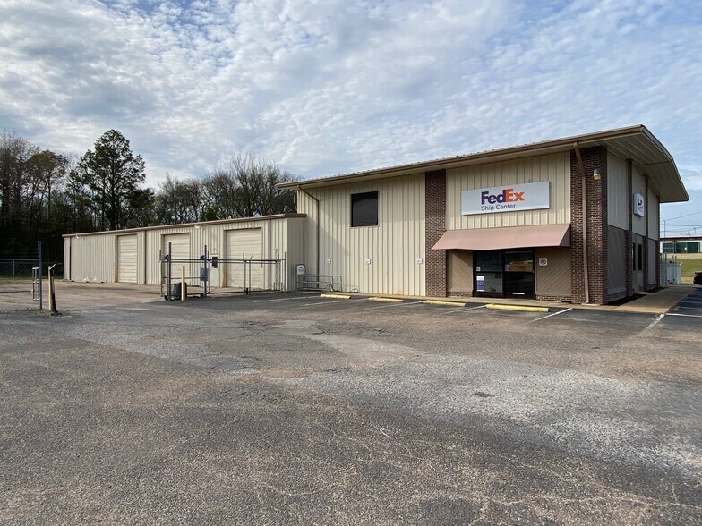 1155 S Gloster St, Tupelo, MS à vendre - Photo de l’immeuble – Image 3 sur 10