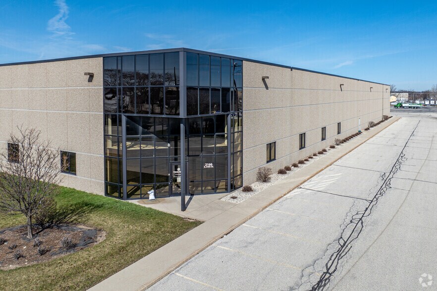 2160-2166 S 54th St, West Allis, WI à louer - Photo de l’immeuble – Image 1 sur 5