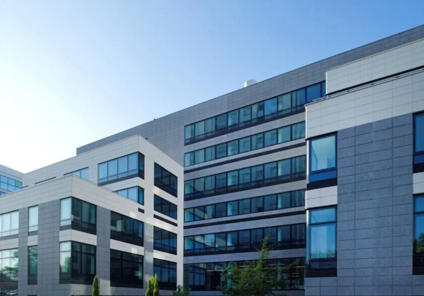 333 Avenue Georges Clemenceau, Nanterre à louer - Photo de l’immeuble – Image 1 sur 13