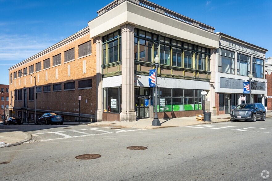233-235 S Main St, Fall River, MA à vendre - Photo de l’immeuble – Image 2 sur 7