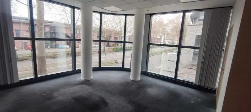 Bureau dans Rouen à louer - Photo de l’immeuble – Image 3 sur 6