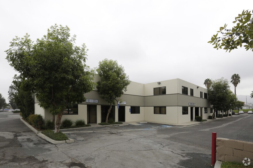 3267-3293 Trade Center Dr, Riverside, CA à louer - Photo principale – Image 1 sur 5