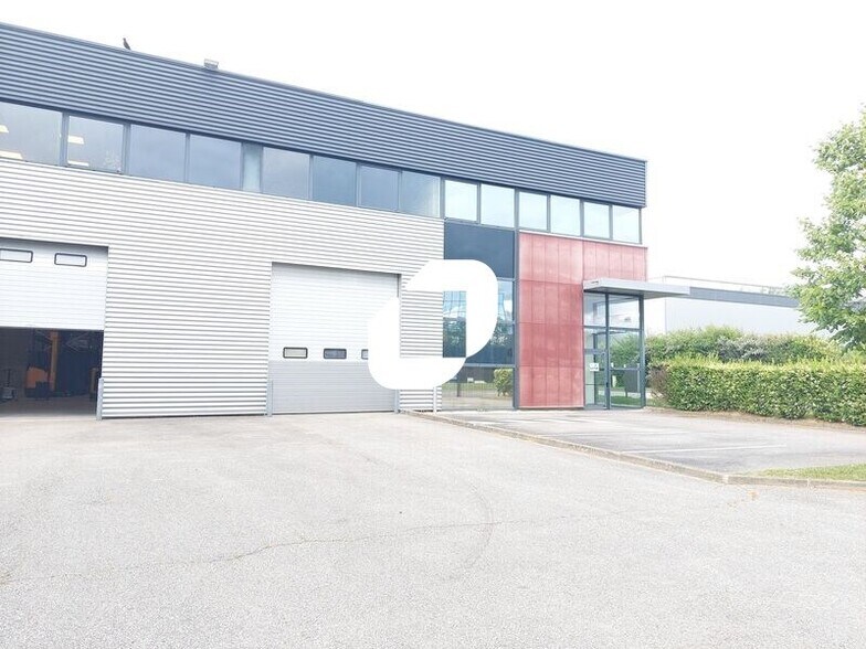 Local d’activités dans Élancourt à louer - Photo de l’immeuble – Image 2 sur 6