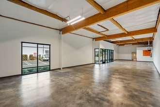 2730 S Harbor Blvd, Santa Ana, CA à louer Photo intérieure– Image 2 sur 7