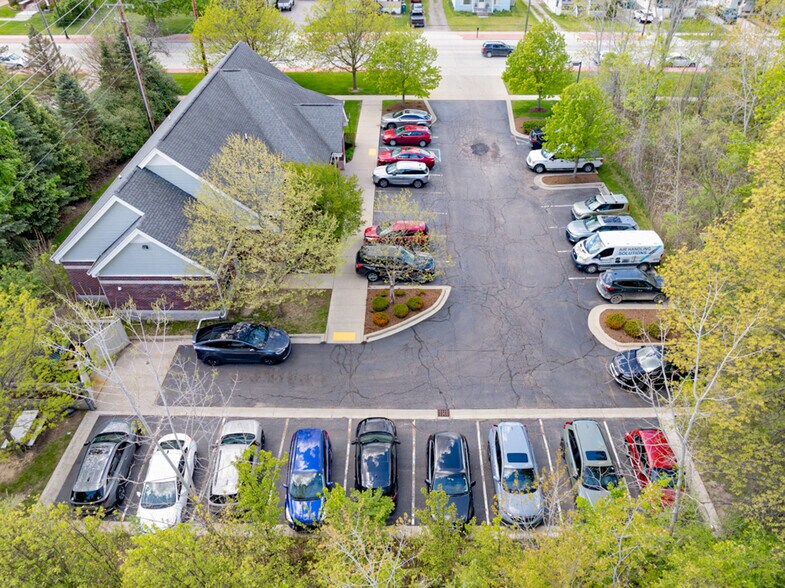 18757 Huron River Dr, New Boston, MI à vendre - Photo de l’immeuble – Image 3 sur 5