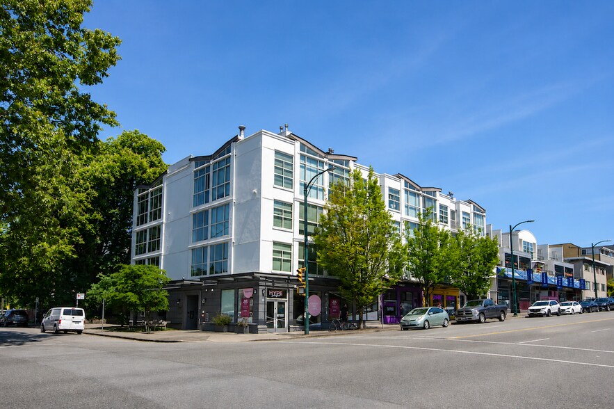 2665-2695 W 4th Ave, Vancouver, BC à louer - Photo de l’immeuble – Image 2 sur 7