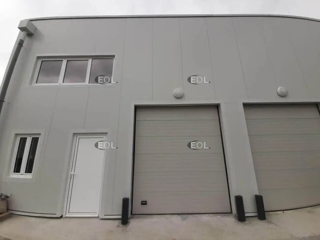 Plus de détails pour Local d'activités à louer