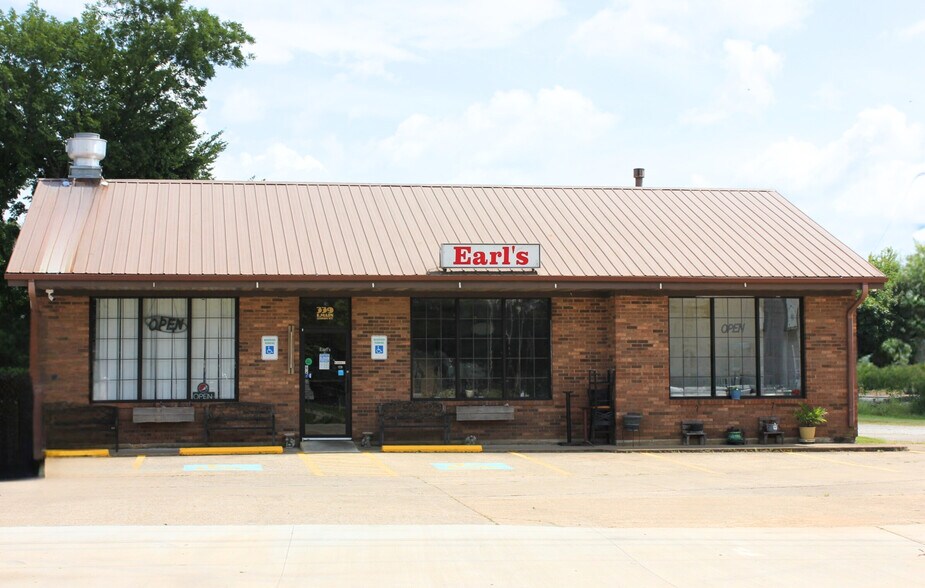 339 E Main St, Auburn, KY à vendre - Photo de l’immeuble – Image 1 sur 8