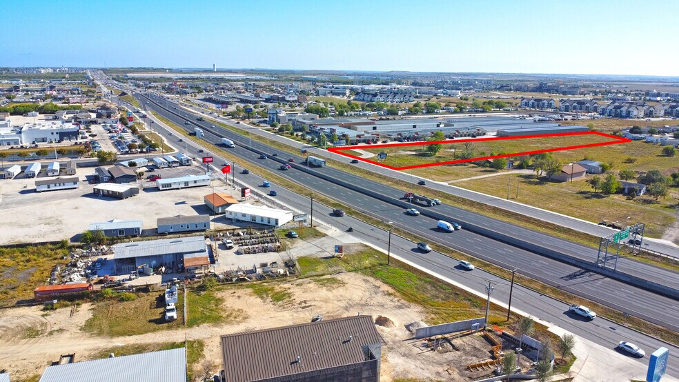 2050 N IH-35, New Braunfels, TX à vendre - Photo de l’immeuble – Image 2 sur 15