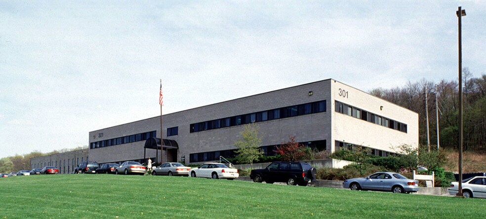 301 Fields Ln, Brewster Village, NY à louer - Photo de l’immeuble – Image 2 sur 5