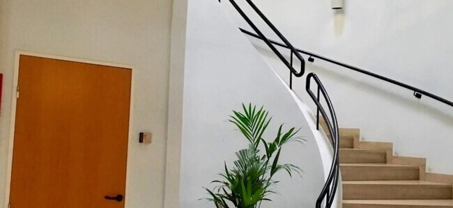 Plus de détails pour Bureau, Local d'activités à louer