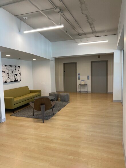 106 W 4th St, Santa Ana, CA à louer - Photo intérieure – Image 3 sur 8