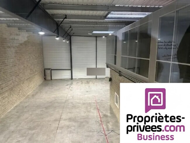 Plus de détails pour Local d'activités à louer