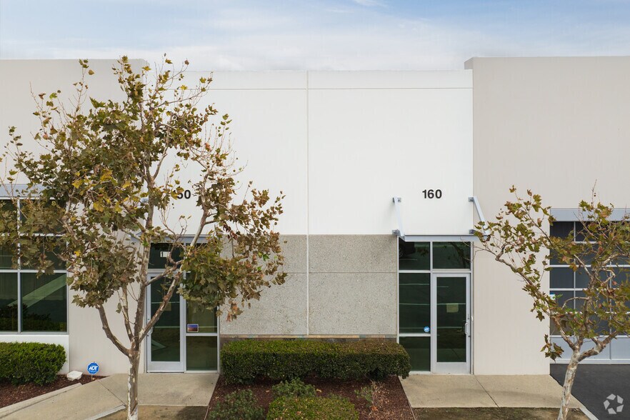 3550 E Philadelphia St, Ontario, CA à louer - Photo de l’immeuble – Image 3 sur 7
