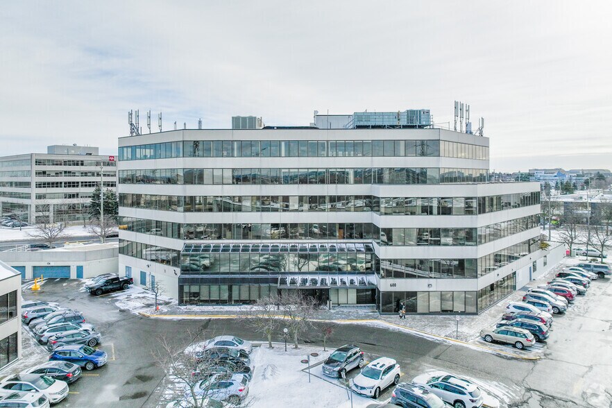 600 Alden Rd, Markham, ON à louer - Photo de l’immeuble – Image 2 sur 4