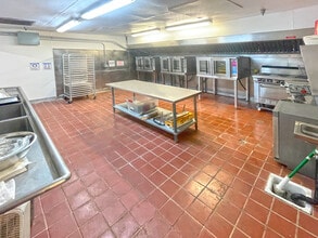 1240 47th Ave, Oakland, CA à louer Photo intérieure– Image 2 sur 7