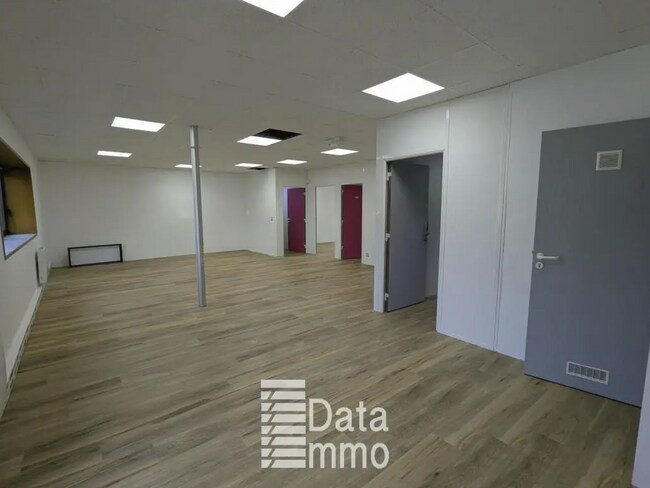 Plus de détails pour 16 Avenue Jean Moulin, Savigny-le-Temple - Bureau à louer