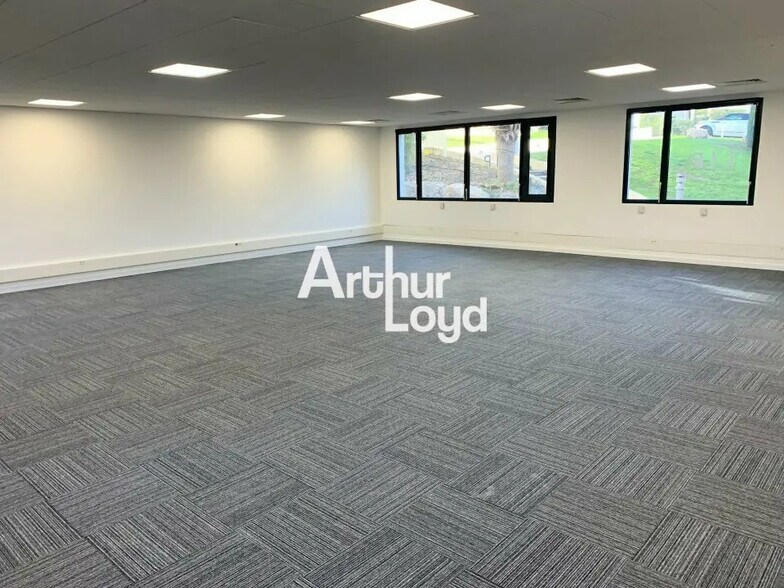 Bureau dans SOPHIA ANTIPOLIS à louer - Photo de l’immeuble – Image 2 sur 8