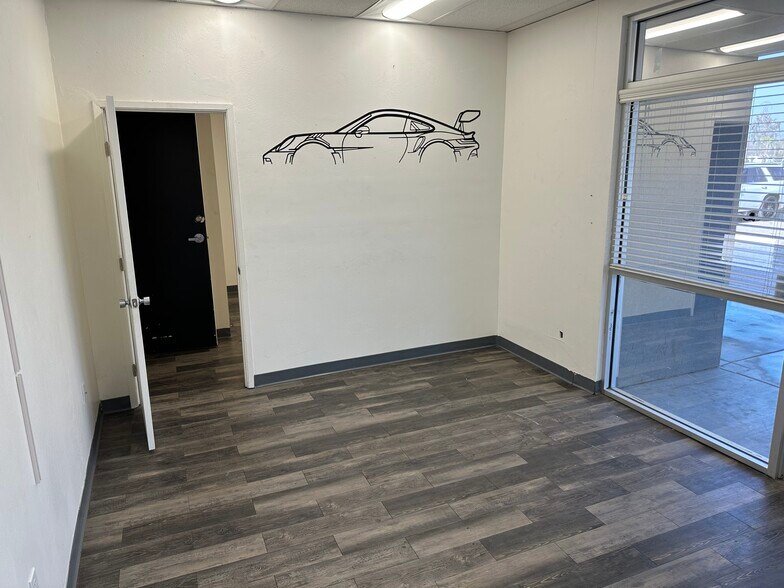 3740 N Sillect Ave, Bakersfield, CA à louer - Photo de l’immeuble – Image 2 sur 13