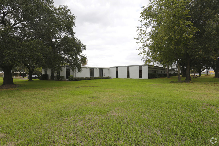 104 Industrial Blvd, Sugar Land, TX à louer - Photo de l’immeuble – Image 2 sur 2