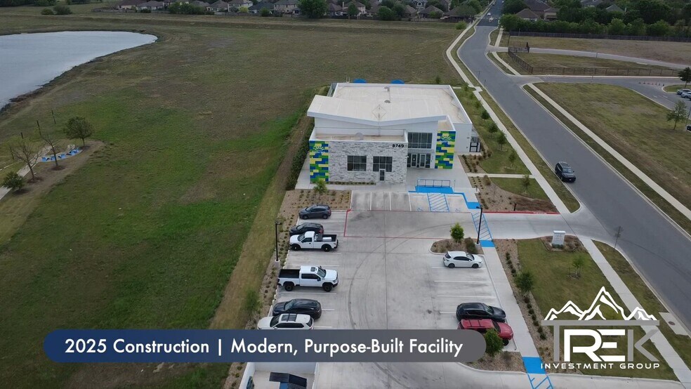 8749 Vertex Blvd, Austin, TX à vendre - Vidéo sur l’annonce professionnelle – Image 2 sur 6