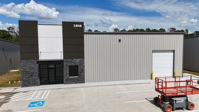 1800 Meadow Edge Ln, Spring, TX à louer Photo de l’immeuble– Image 1 sur 3