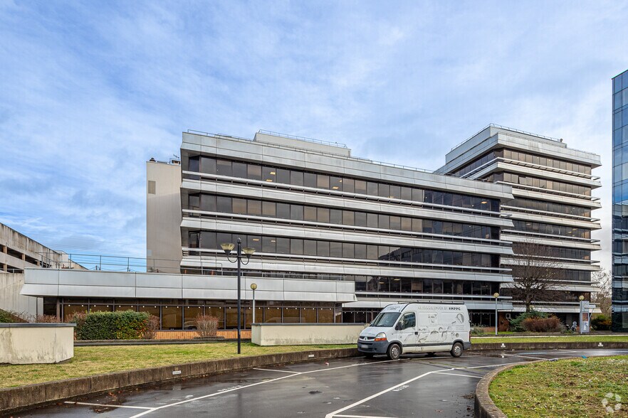 Bureau dans Cergy à vendre - Photo principale – Image 1 sur 3