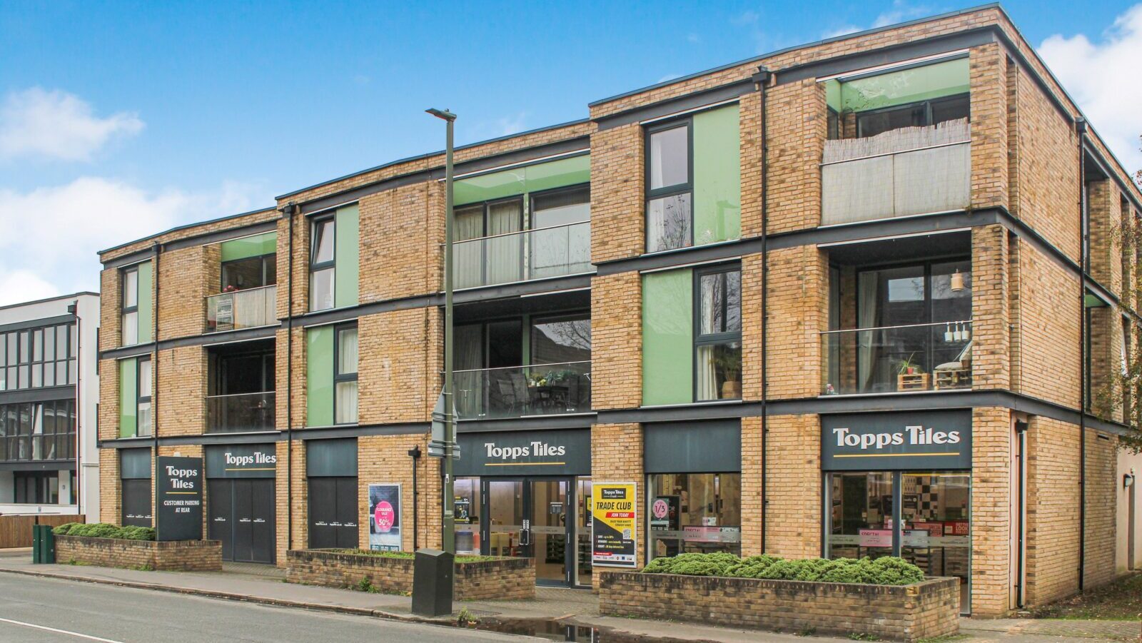 131-141 Goldsworth Rd, Woking à louer Photo principale– Image 1 sur 9