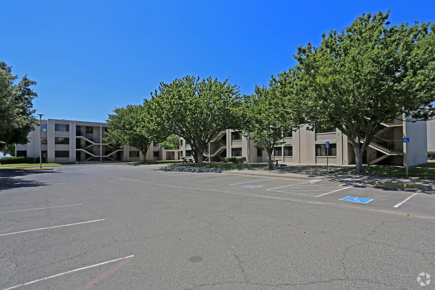 3201-3207 James Way, Mcclellan, CA à louer - Photo principale – Image 1 sur 2