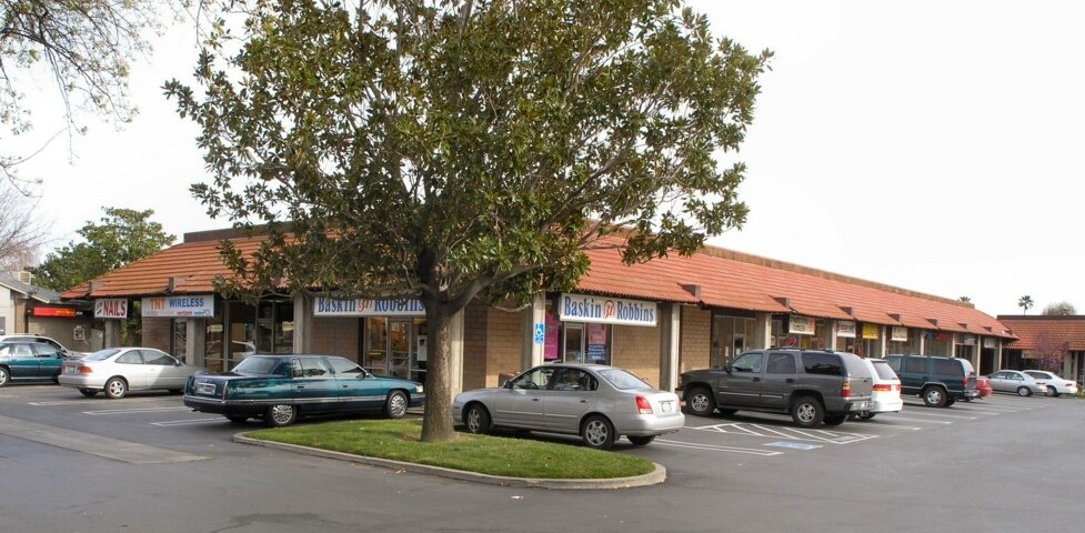 6375-6395 Riverside Blvd, Sacramento, CA à louer - Photo principale – Image 1 sur 2