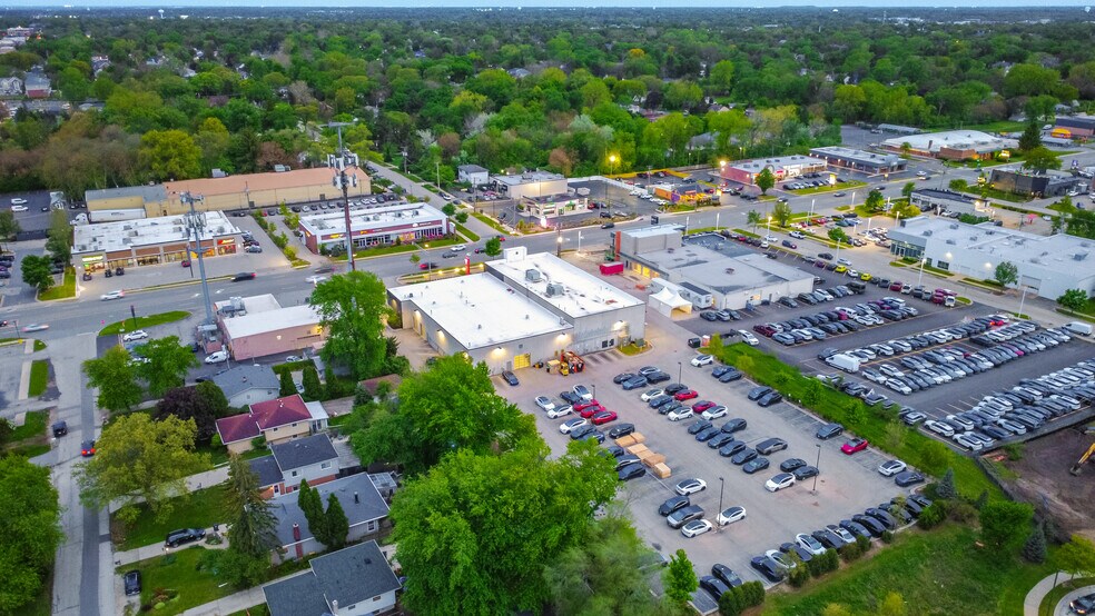 50 W Ogden Ave, Westmont, IL à vendre - Photo de l’immeuble – Image 3 sur 5