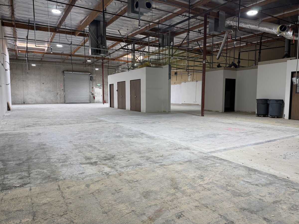 94 W Cochran St, Simi Valley, CA 93065 - Lot 94-B - - Photo intérieure - Image 1 of 3